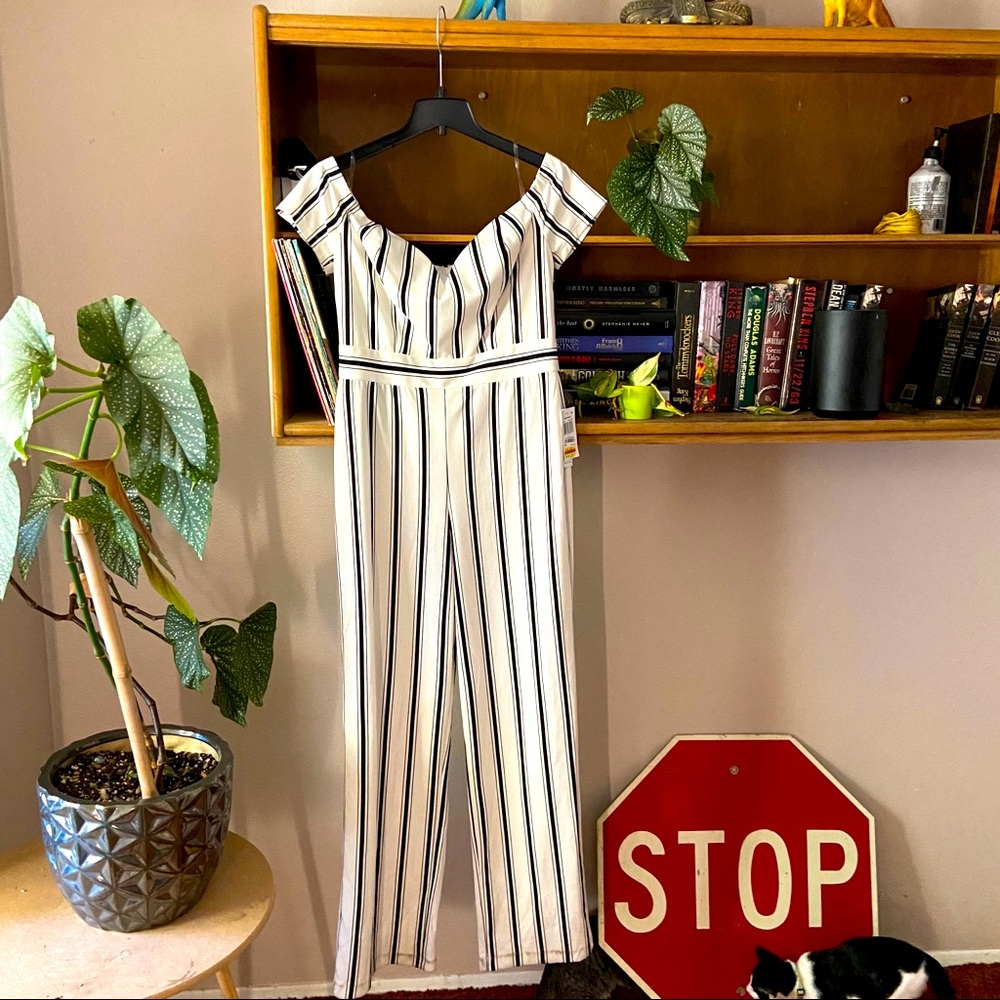 Off shoulder pant suit